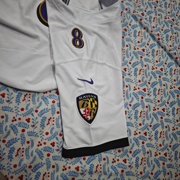 Nike Lamar Jackson White Baltimore Ravens Jersey No. 8 - Picture 6 of 7